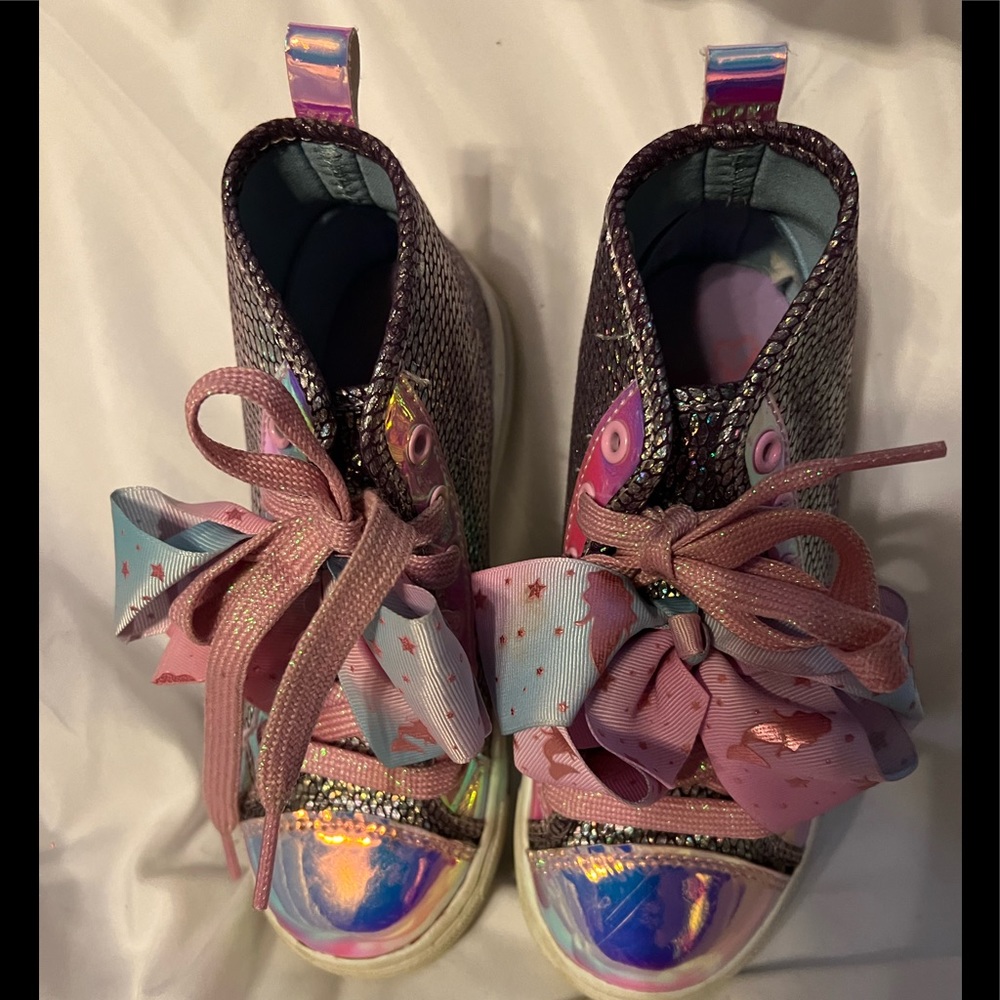 EUC JoJo Siwa tennis shoes. Size 1.